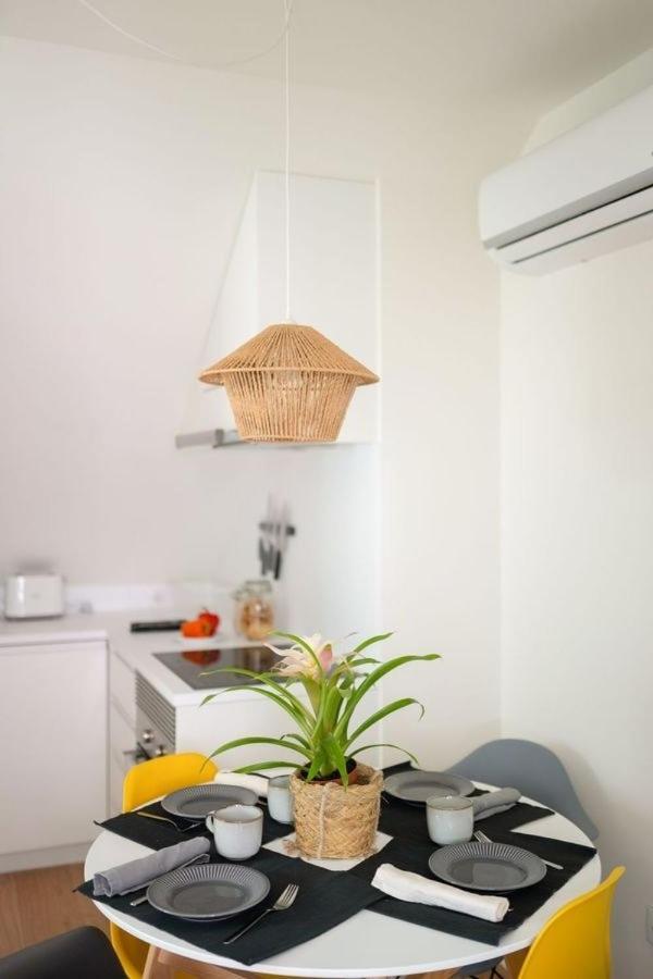 Monsanto Hill House - No 565 2d *
